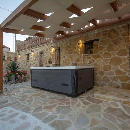 קיסאמוס Pamelas House With Jacuzzi מראה חיצוני תמונה
