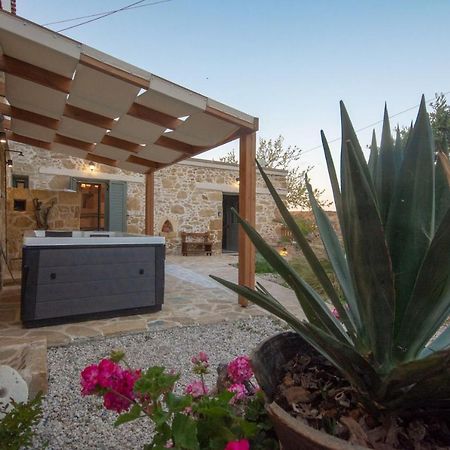 קיסאמוס Pamelas House With Jacuzzi מראה חיצוני תמונה