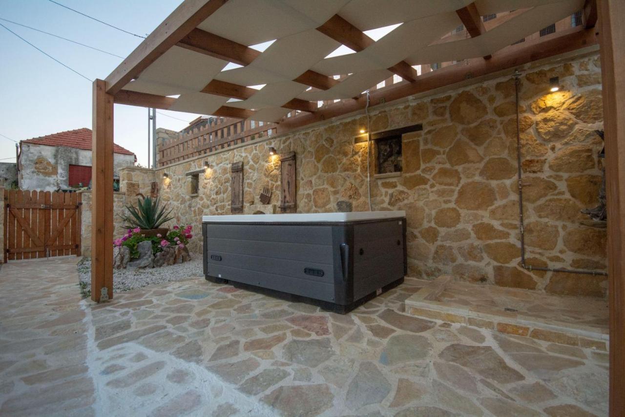 קיסאמוס Pamelas House With Jacuzzi מראה חיצוני תמונה