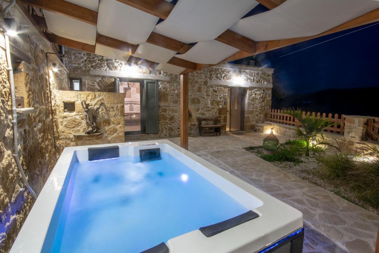 קיסאמוס Pamelas House With Jacuzzi מראה חיצוני תמונה